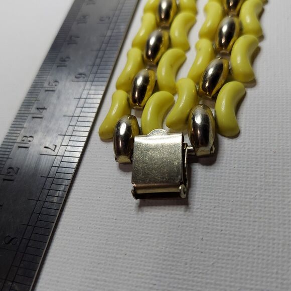 Coro Bracelet Yellow Enamel with gold accents 7" Signed - Picture 4 of 4